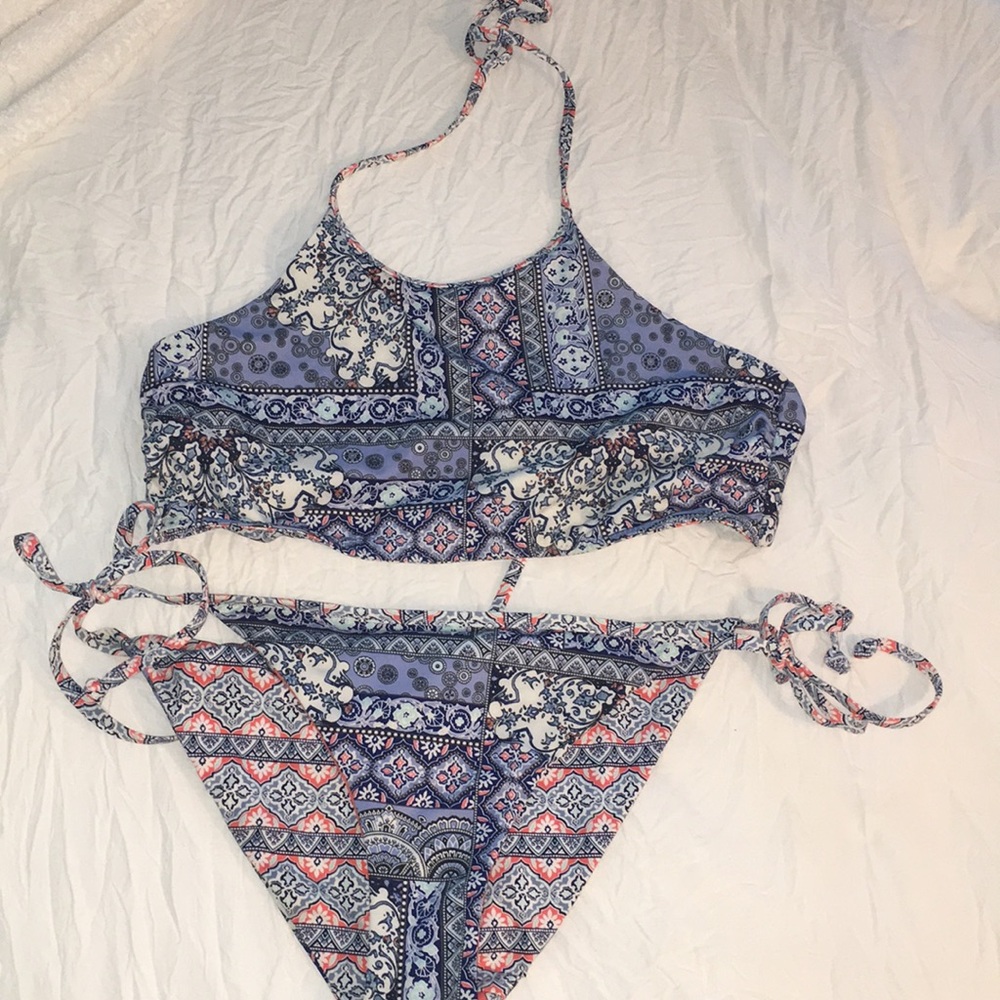 Reversible high neckline bikini